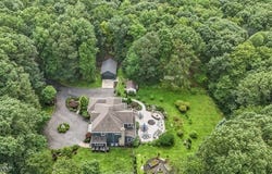 14 Indian Run Rd, Washington Twp., NJ 07853-3403