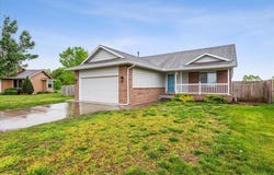 1429 Redbud Ct, Halstead, KS 67056