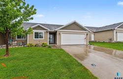 6105 W Maxwell Pl, Sioux Falls, SD 57107-3201