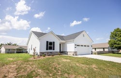 405 Acorn Way, Lebanon, IL 62254