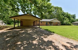881 County Street 2938, Tuttle, OK 73089