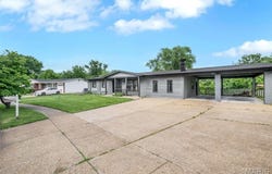 615 Charvel Drive, Florissant, MO 63031