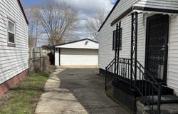 22458 Hillock Avenue, Warren, MI 48089