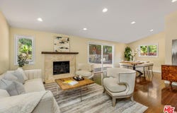20411 Hatteras St, Woodland Hills, CA 91367
