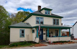 11 Barrows Street, Paris, ME 04281