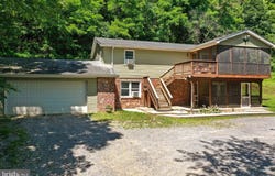 216 ENGLISH MUFFIN WAY, BERKELEY SPRINGS, WV 25411