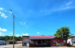 68 Front St, BIG SANDY, TN 38221