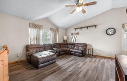 402 S Limuel St, Wichita, KS 67235-2010