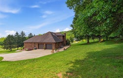 715 Oxbow Road, Belpre, OH 45714