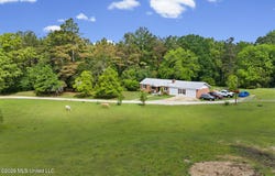 98 County Road 518, Como, MS 38619