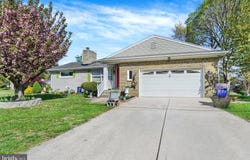 2360 LOUCKS Road, YORK, PA 17408