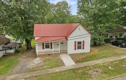 409 N 3rd St, Central City, KY 42330