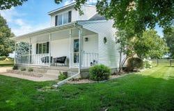 1300 Country Meadows Dr, Waverly, IA 50677