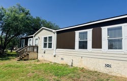 10203 HACKELBERG RD, Atascosa, TX 78002
