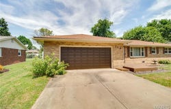 210 Pinewood Drive, Godfrey, IL 62035