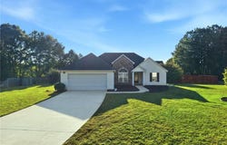 713 Manor Ridge Drive, Loganville, GA 30052