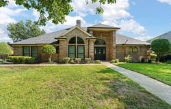 405 Lincoln Oaks Drive, Burleson, TX 76028