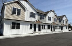 2907 Post Road, Warwick, RI 02886