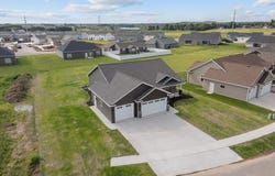 5702 N YOSEMITE Lane, APPLETON, WI 54913