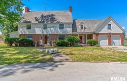 421 W JACKSON Parkway, Springfield, IL 62704