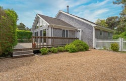 16 Schoolhouse Road, Edgartown, MA 02539