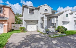9843 NW 2ND Court, Plantation, FL 33324