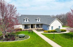 17627 Grandview Drive, Sterling, IL 61081
