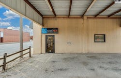 104 E 4th Ave, Hutchinson, KS 67501