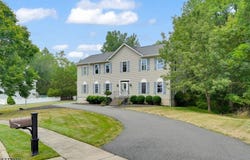 108 Forest Dr, North Haledon Boro, NJ 07508-2794