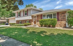 220 Shabbona Drive, Minooka, IL 60447