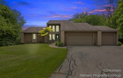 7450 Roguewood Drive NE, Belmont, MI 49306