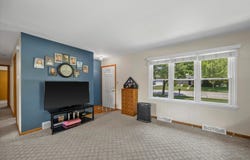 525 E Fitzsimmons Rd, Oak Creek, WI 53154