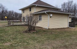 500 W King St, Bradgate, IA 50520
