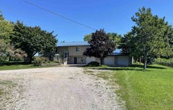 8593 S Clare Ave, Clare, MI 48617