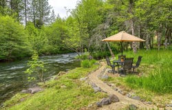 1250 Netherlands Road, Trail, OR 97541