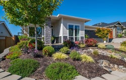 565 NW Crater Lake Dr, Dallas, OR 97338