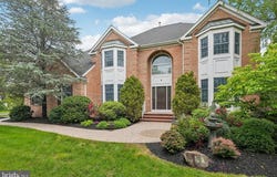 9 LABAW WAY, BELLE MEAD, NJ 08502