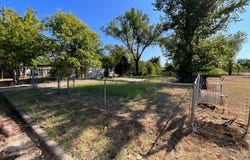 1005 W 8th St, Cameron, TX 76520