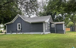 651 N 5th Ave, Canistota, SD 57012