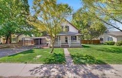 712 Yakima Ave, Filer, ID 83328