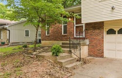 515 S Cardinal Drive, Olathe, KS 66062