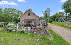 21 S Elm St, Mayville, WI 53050