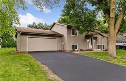 156 Carver Square, Waconia, MN 55387
