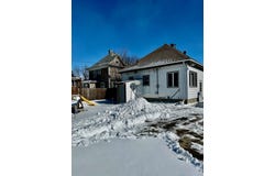 916 S 1st Street, Aberdeen, SD 57401