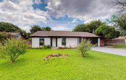 1041 Mckinley Street, Benbrook, TX 76126
