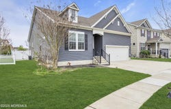 5 Ashburn Avenue, Manahawkin, NJ 08050