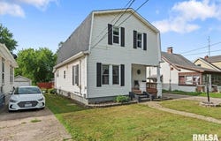 909 E COLLEGE Avenue, Jacksonville, IL 62650