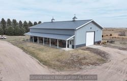 701 W 18 Rd, Phillips, NE 68865