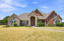 429 Rugged Drive, Red Oak, TX 75154