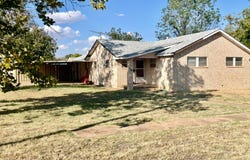 902 E 16th St, Colorado City, TX 79512